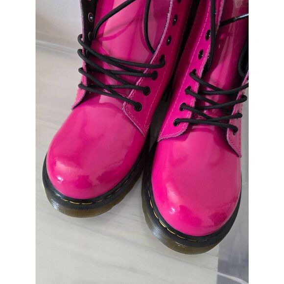 Dr. Marten girls hot pink patent leather boot US 3 - Picture 3 of 9